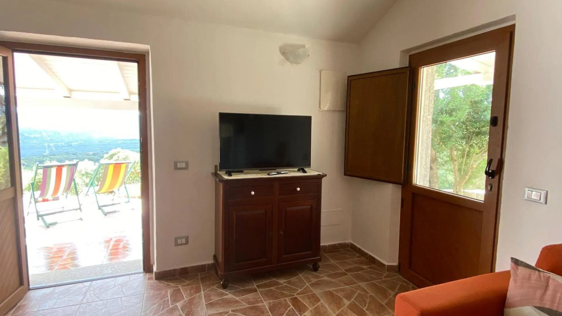 Casa Vacanza La Collina Cugnana Verde